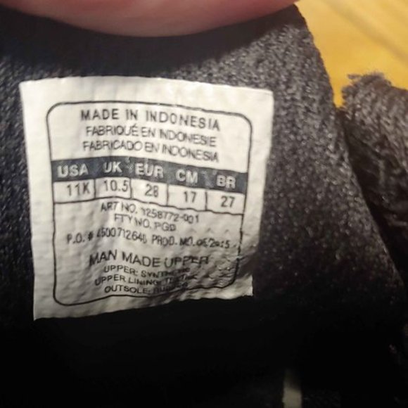 Under Armour Sneakers Boy's Size 11 - Picture 3 of 6